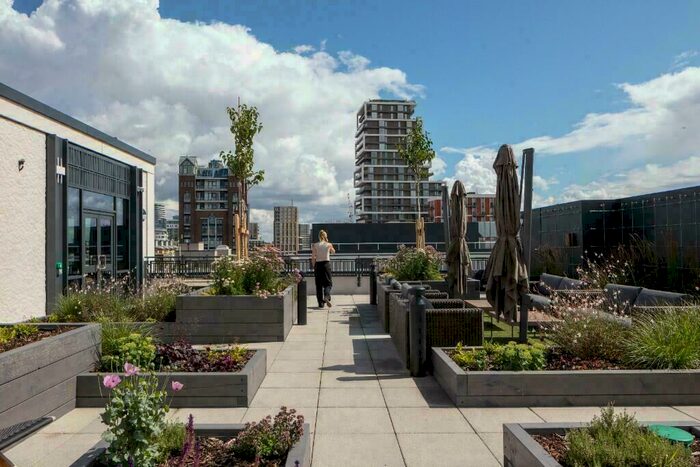 Studio To Rent In Chatfield Road, London, SW11