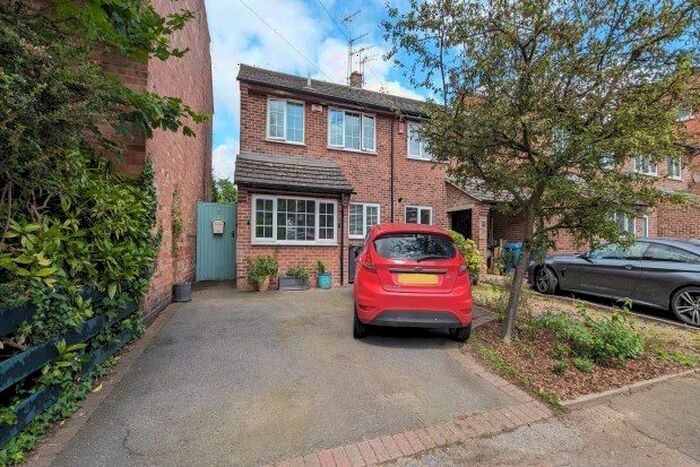 2 Bedroom End Of Terrace House To Rent In Charnwood Grove, Nottingham, NG2