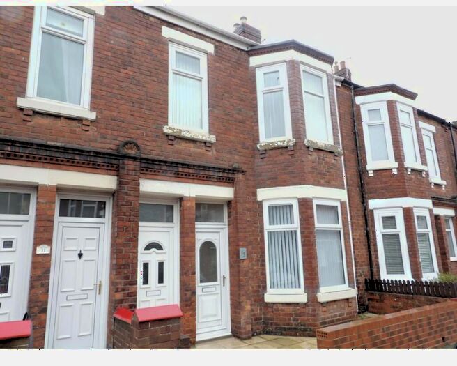 3 Bedroom Flat To Rent In Lyndhurst Street, South Shields, Tyne And Wear, NE33