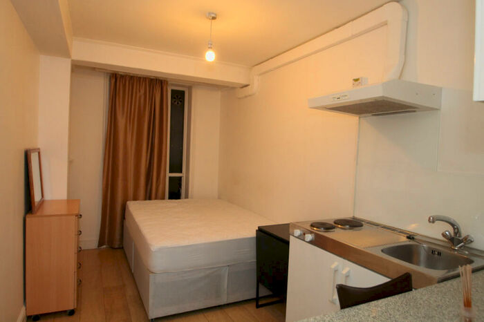 Studio To Rent In Kember Street, Islington, London, N1