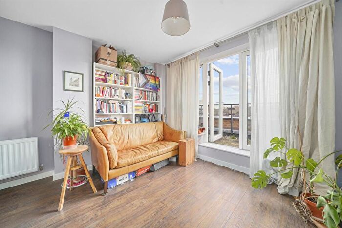1 Bedroom Flat For Sale In Glengall Road, London, NW6