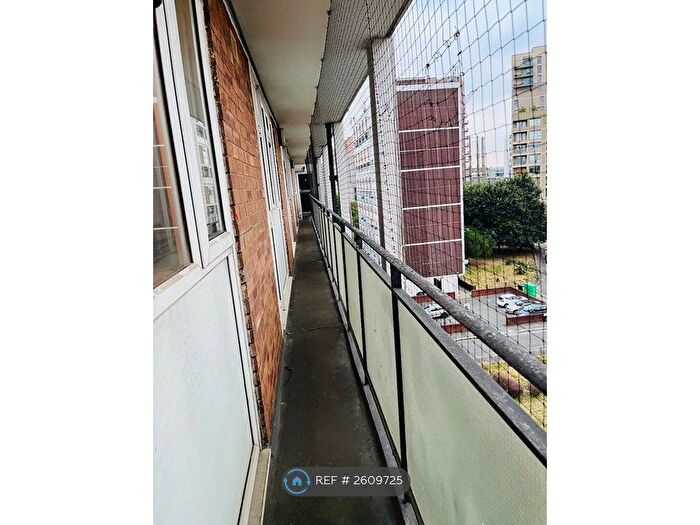 3 Bedroom Flat To Rent In Duffel House, London, SE11