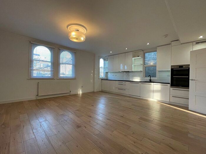 3 Bedroom Maisonette To Rent In Church Road, Hove, BN3