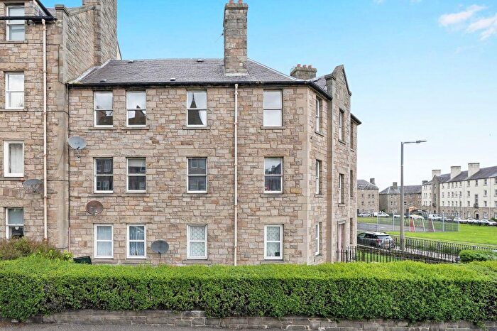 3 Bedroom Flat For Sale In / Portobello Road, Piershill, Edinburgh, EH8