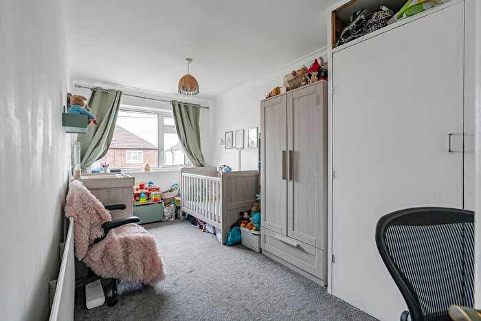 2 Bedroom Maisonette For Sale In Pear Tree Road, Ashford, Surrey, TW15
