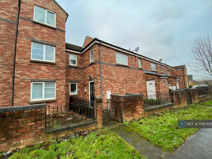 3 Bedroom Flat To Rent In Village Heights, Gateshead, NE8