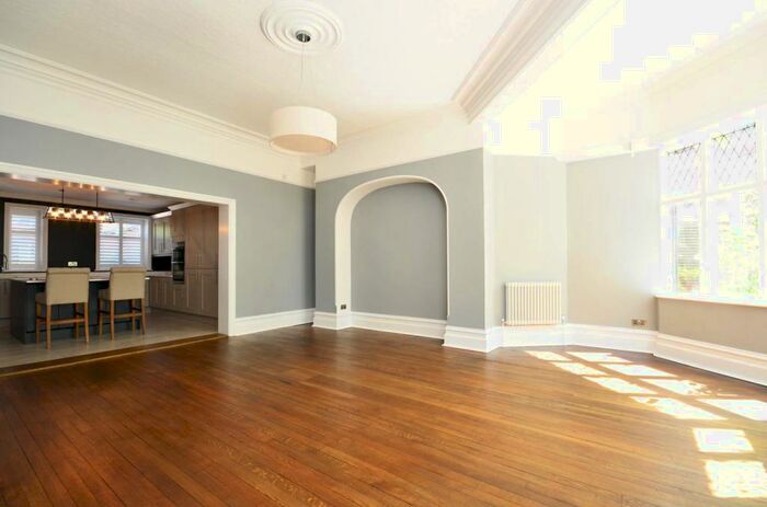 2 Bedroom Flat To Rent In Sandy Lane, Woking, GU22