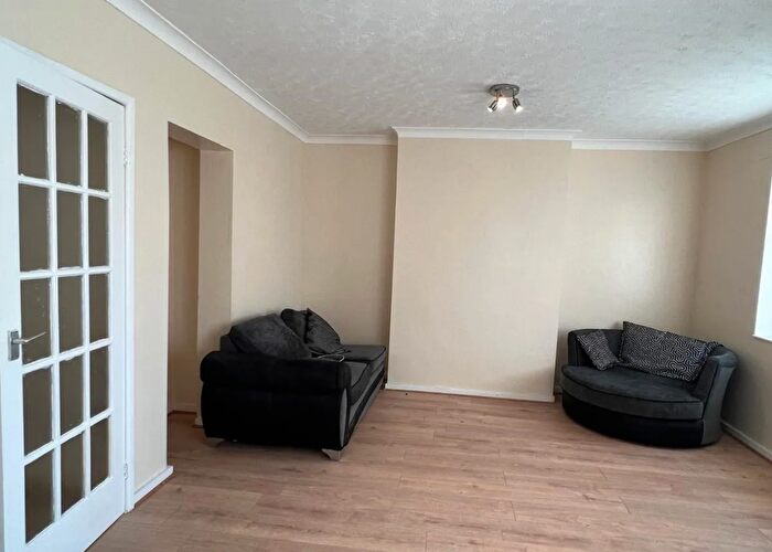 2 Bedroom Flat To Rent In Oldfields Circus, Northolt, UB5