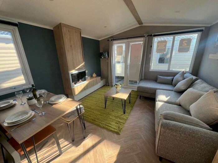 2 Bedroom Mobile/park Home For Sale In Vinnetrow Road, Runcton, Chichester, PO20