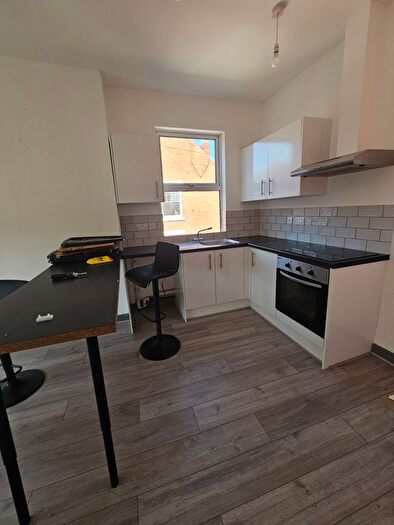2 Bedroom Flat To Rent In A High Street, Hucknall, NG15