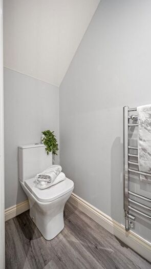3 Bedroom End Of Terrace House For Sale In Hawkshead Road, Glossop, SK13