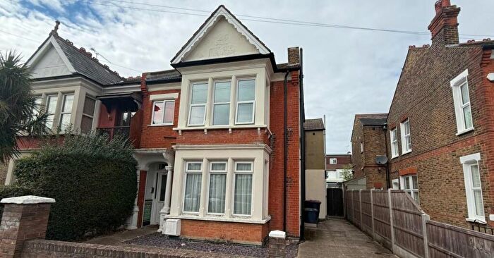 1 Bedroom Flat For Sale In A Elderton Road, Westcliff-on-Sea, Essex, SS0