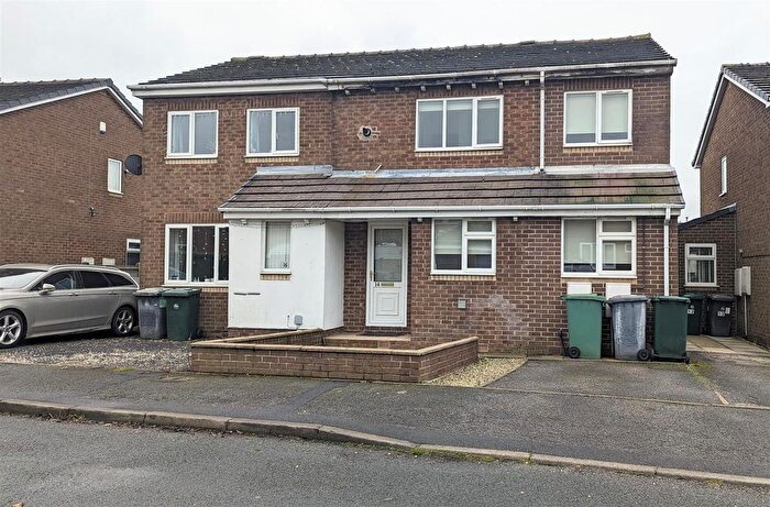 3 Bedroom Semi-Detached House To Rent In Foxglove Road, Birstall, Batley, WF17