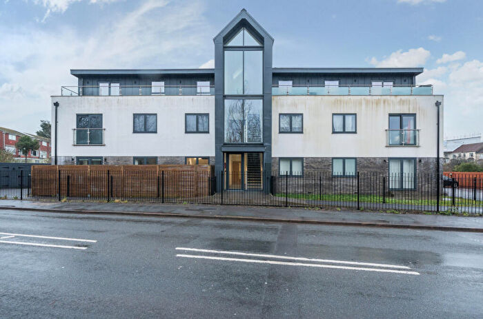 2 Bedroom Flat For Sale In Whitefield Road, Bristol, BS5