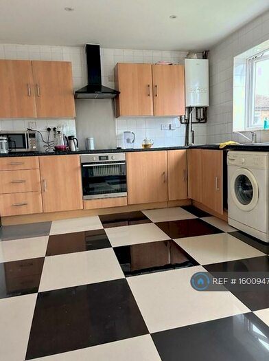 3 Bedroom Semi-Detached House To Rent In Severn Close, Flitwick, Bedford, MK45