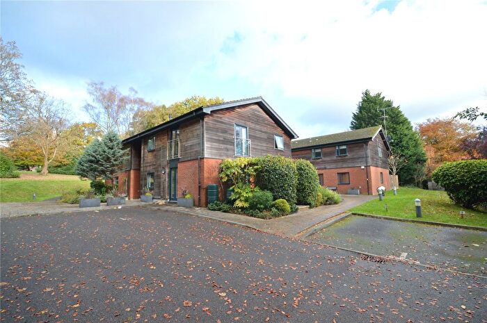 2 Bedroom Flat For Sale In Wispers Lane, Haslemere, Surrey, GU27