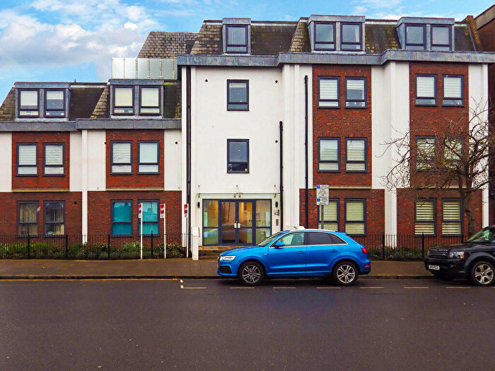 2 Bedroom Apartment To Rent In The Peninsula, Aylesbury, Buckinghamshire, HP20