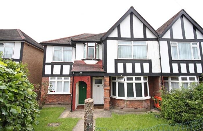 2 Bedroom Flat To Rent In Randall Avenue, London, NW2