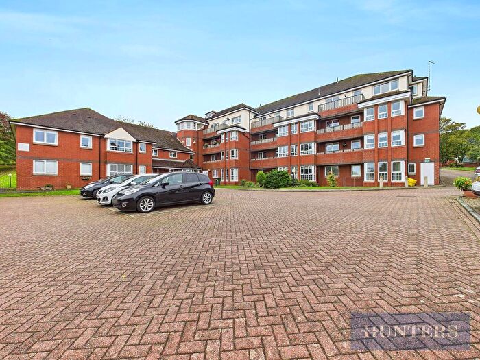 2 Bedroom Flat For Sale In Filey Road, Scarborough, YO11