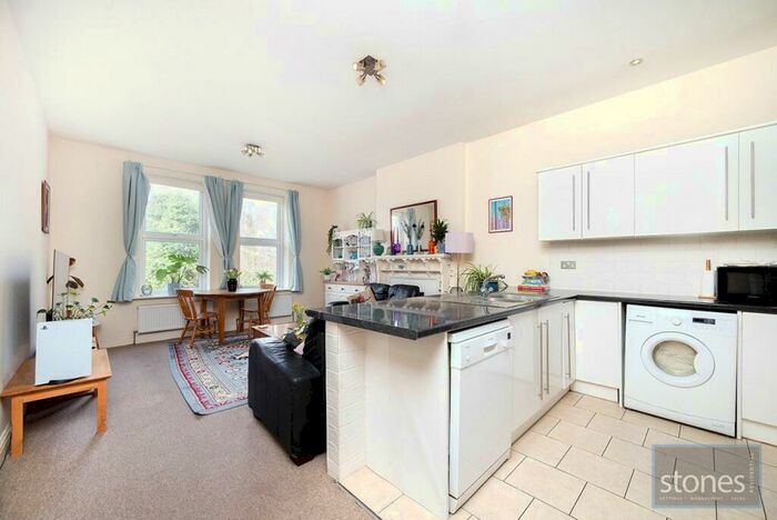 3 Bedroom Apartment To Rent In Shepherds Hill, London, N6