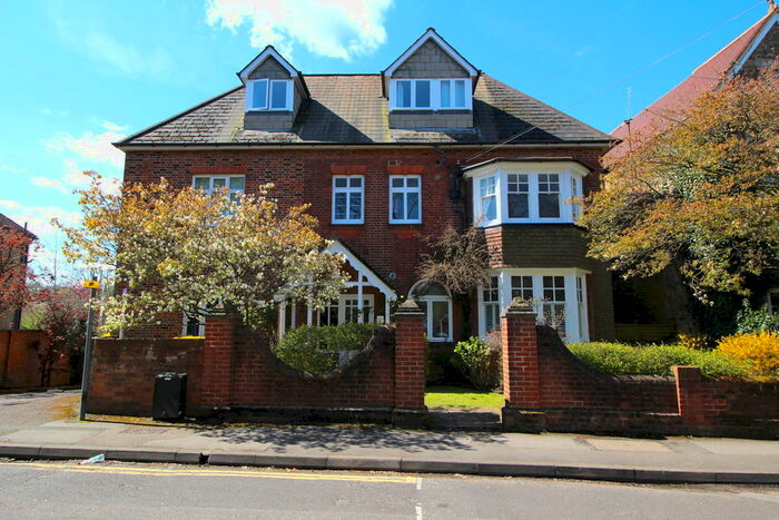 2 Bedroom Flat To Rent In Nightingale Road, Guildford, GU1