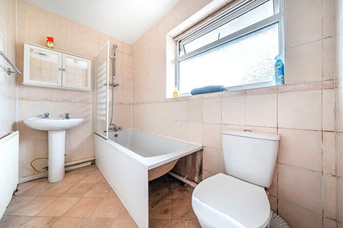 3 Bedroom End Of Terrace House For Sale In Banbury, Oxfordshire, OX16