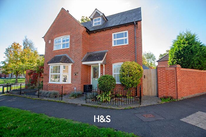 4 Bedroom Detached House For Sale In Dickens Heath Road, B90