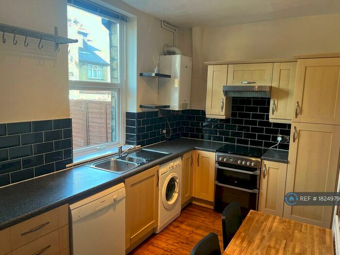 3 Bedroom Terraced House To Rent In Oakroyd Mount, Leeds, LS28