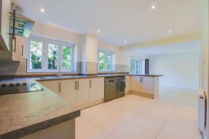 4 Bedroom Detached House To Rent In Carisbrooke Road, Knighton, Leicester, LE2