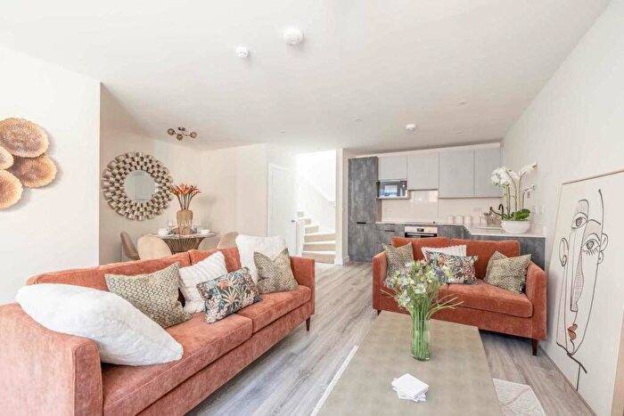 3 Bedroom Semi-Detached House For Sale In The Grove, Slough, SL1