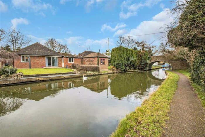 3 Bedroom Detached Bungalow To Rent In The Wharf, Fenny Stratford, Milton Keyes, MK2