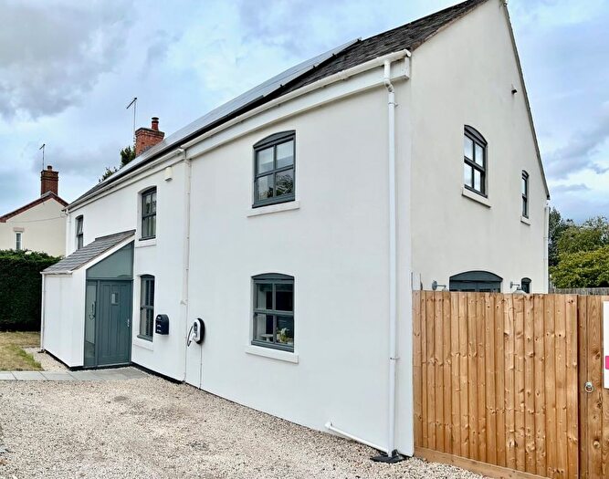 4 Bedroom Detached House For Sale In Wayside Cottage, Lutterworth, LE17