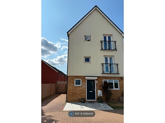 5 Bedroom Detached House To Rent In Barnmead Meadow, Grays, RM16