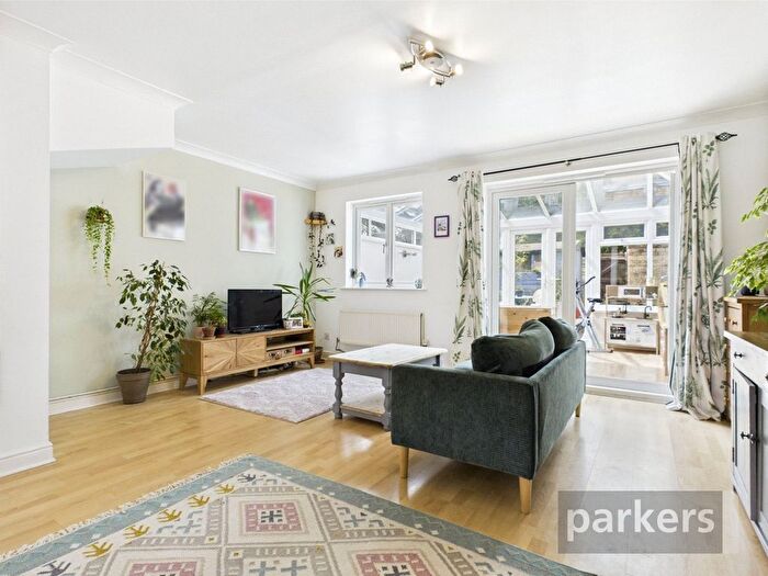 3 Bedroom Terraced House For Sale In Walnut Close, Witney, Oxfordshire, OX28