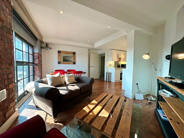 2 Bedroom Flat To Rent In Crispin Lofts, New York Road, Leeds, West Yorkshire, LS2