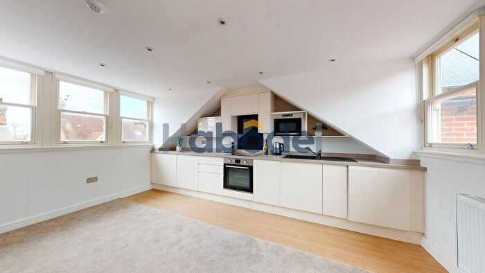 2 Bedroom Flat To Rent In Hill Top Road, Oxford, OX4