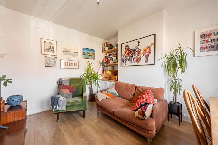 2 Bedroom Flat For Sale In Leucha Road, Walthamstow, E17