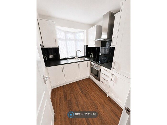 1 Bedroom Flat To Rent In Hale Grove Gardens, London, NW7