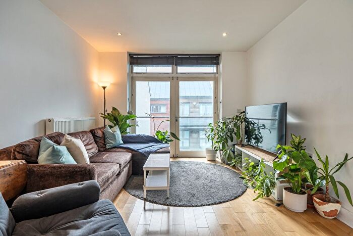 2 Bedroom Flat For Sale In Alberta Street, Walworth, London, SE17