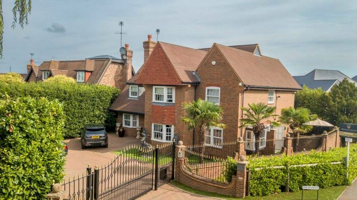 5 Bedroom House To Rent In St. James Road, Goffs Oak, Waltham Cross, EN7