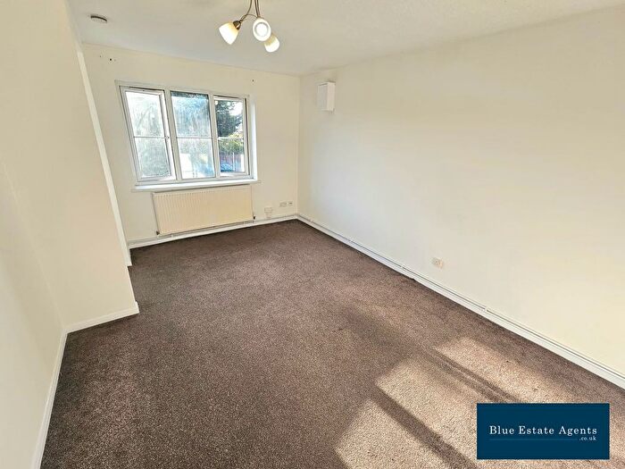 1 Bedroom Flat To Rent In Windsor Park Road, Hayes, UB3