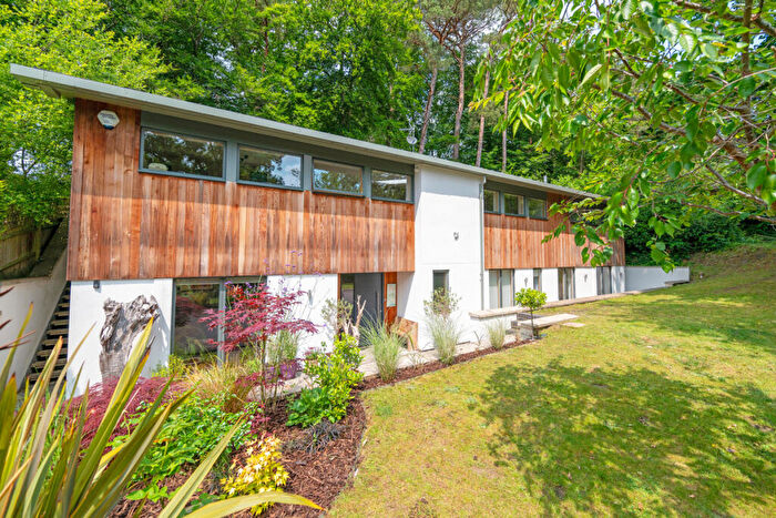 4 Bedroom Detached House For Sale In Reading Road North Fleet, Hampshire, GU51