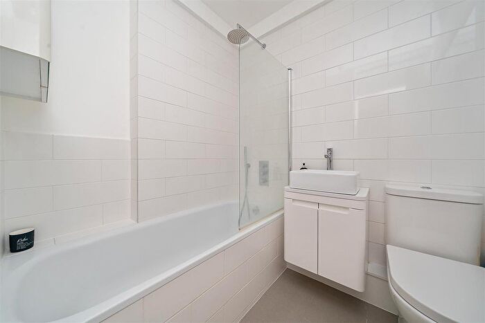 1 Bedroom Flat For Sale In Cottenham Park Road, London, SW20