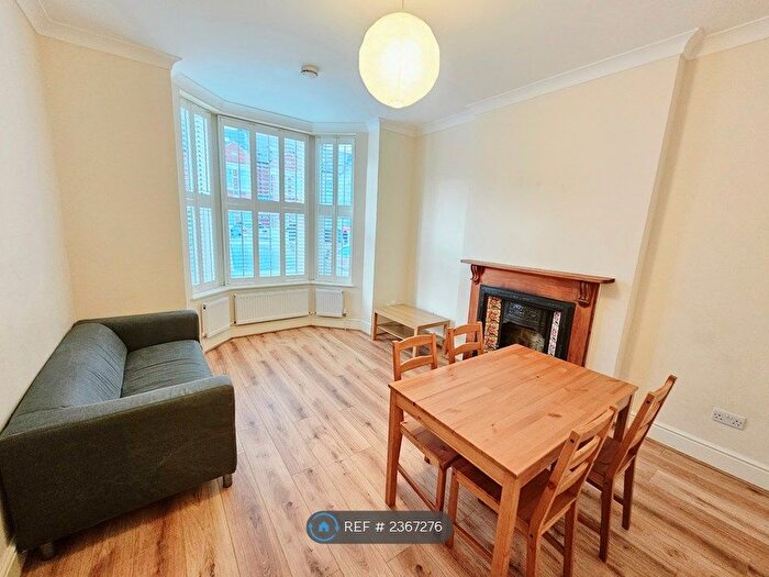 2 Bedroom Flat To Rent In Gleneagle Road, London, SW16