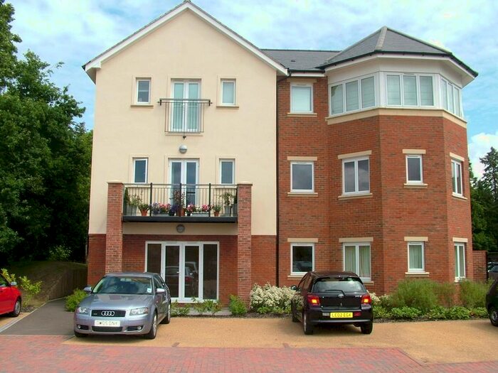 2 Bedroom Flat To Rent In Dorking, RH4