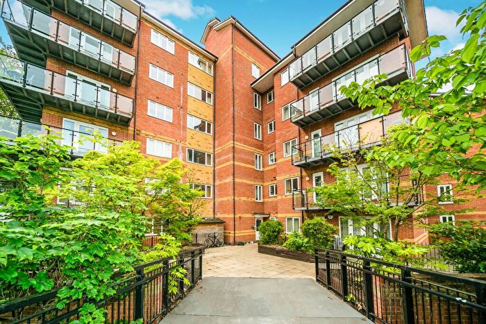 2 Bedroom Flat To Rent In Capital Point, Temple Place, Reading, RG1