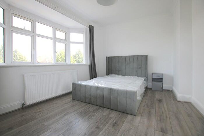 4 Bedroom Maisonette To Rent In Fleetwood Road, Dollis Hill, London, NW10