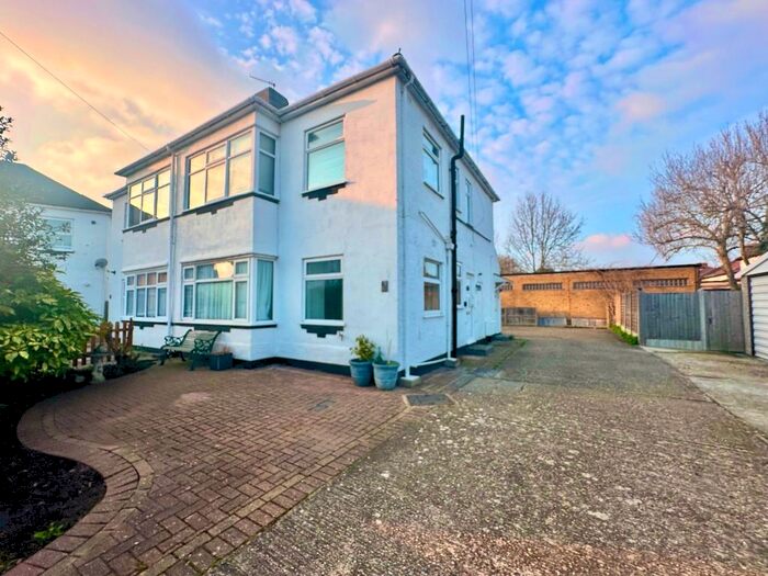 2 Bedroom Maisonette To Rent In Michael Gardens, Hornchurch, RM11