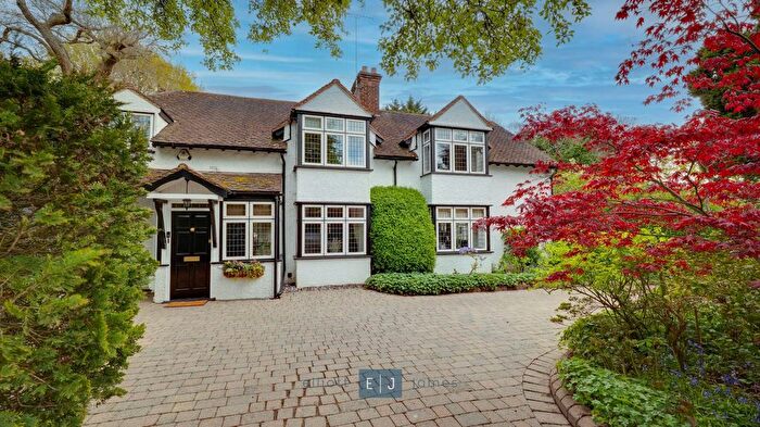 5 Bedroom Detached House For Sale In Theydon Road, Epping, CM16