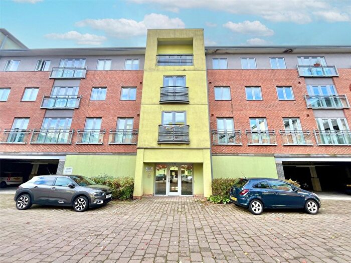 2 Bedroom Flat For Sale In Worsdell Drive, Gateshead, NE8